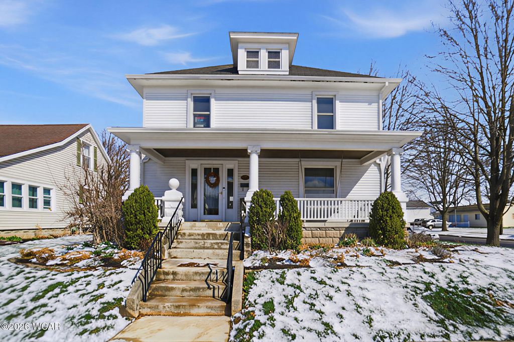 Photo of 602 W Benton Street, Wapakoneta, OH 45895 (MLS # 309660)