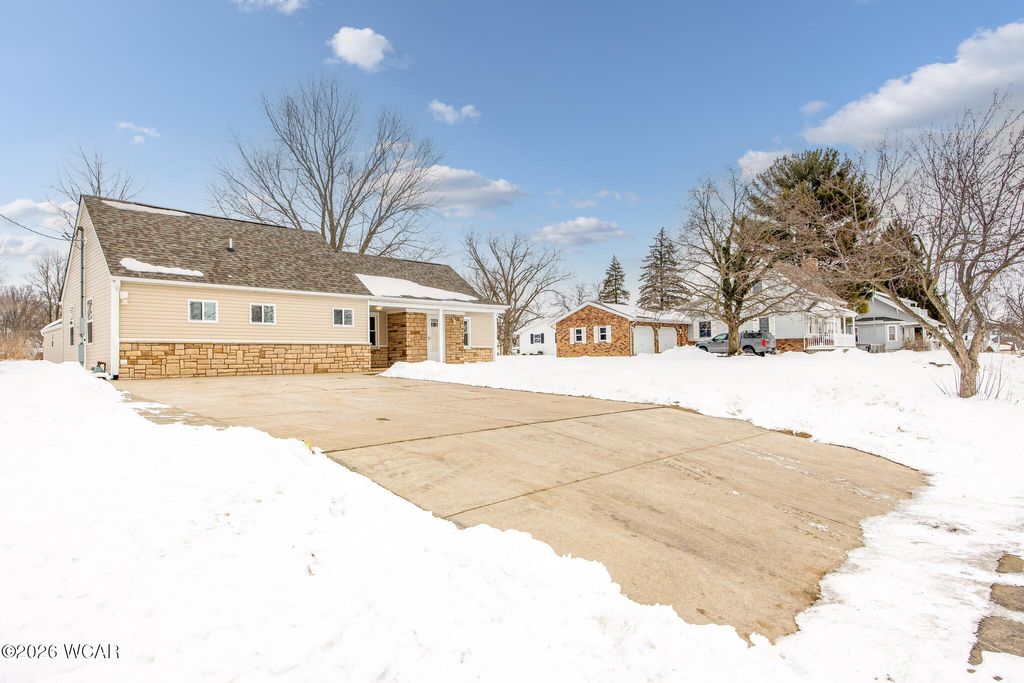Photo of 424 Hoopengarner Street, Wapakoneta, OH 45895 (MLS # 309407)