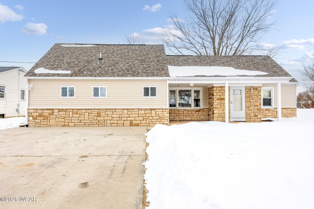Photo of 424 Hoopengarner Street, Wapakoneta, OH 45895 (MLS # 309407)