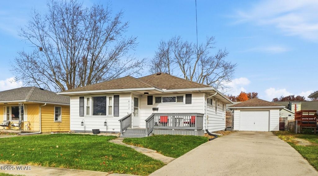 Photo of 812 W Ashton Avenue W, Lima, OH 45801 (MLS # 308925)