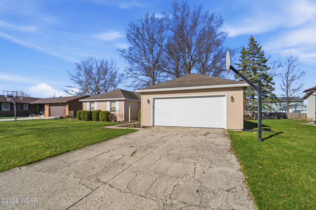 Photo of 1629 Chandler Drive, Lima, OH 45805 (MLS # 309836)
