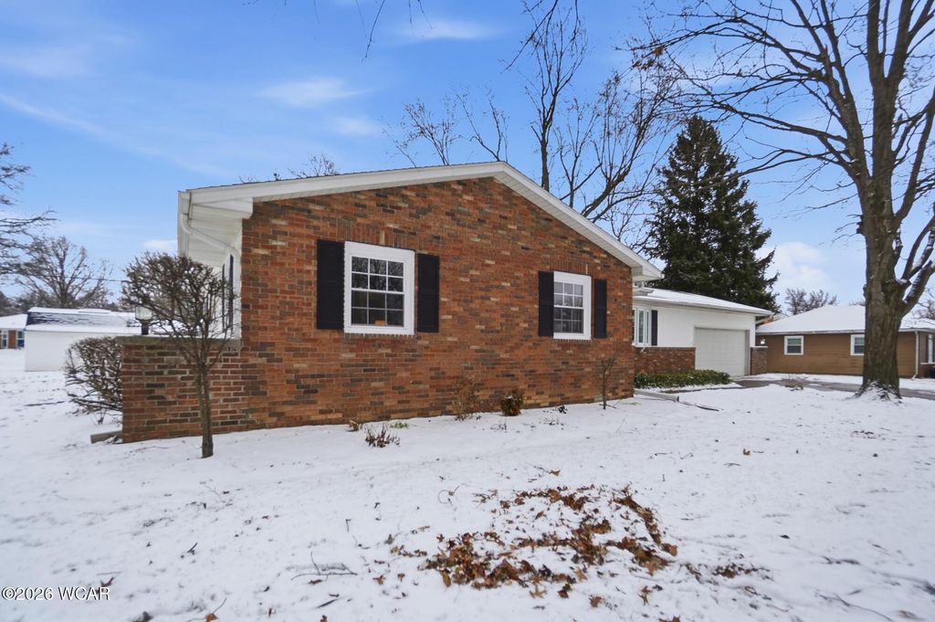 Photo of 1635 Sunrise Drive, Lima, OH 45805 (MLS # 309111)