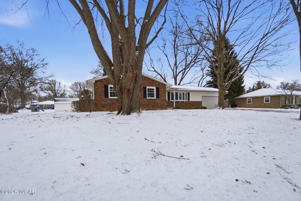 Photo of 1635 Sunrise Drive, Lima, OH 45805 (MLS # 309111)