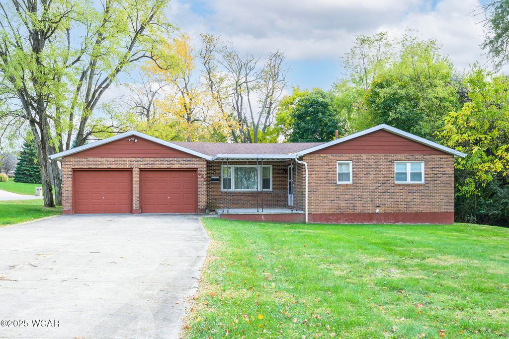 Photo of 780 E Sandusky Avenue, Bellefontaine, OH 43311 (MLS # 308772)