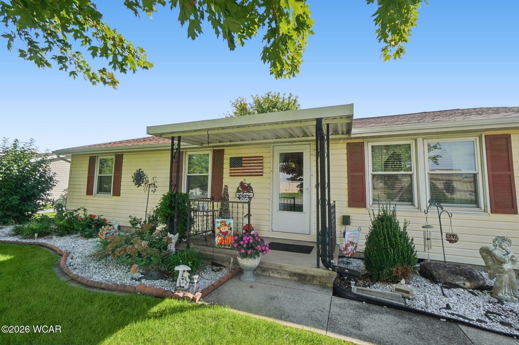 Photo of 922 Dearbaugh Avenue, Wapakoneta, OH 45895 (MLS # 311740)
