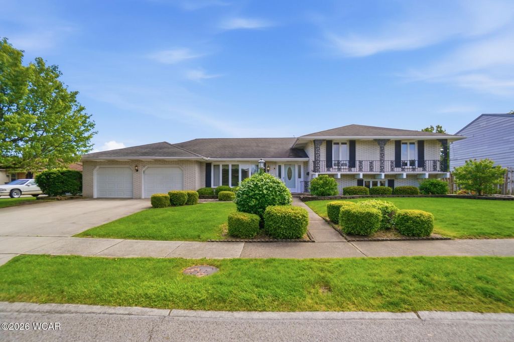 Photo of 1640 Whitehall Drive, Lima, OH 45805 (MLS # 310231)