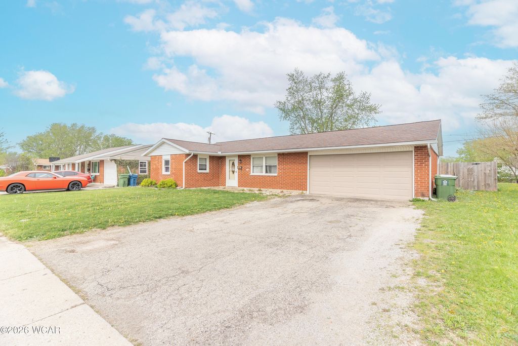 Photo of 1720 Fair Oaks Drive, Sidney, OH 45365 (MLS # 309991)