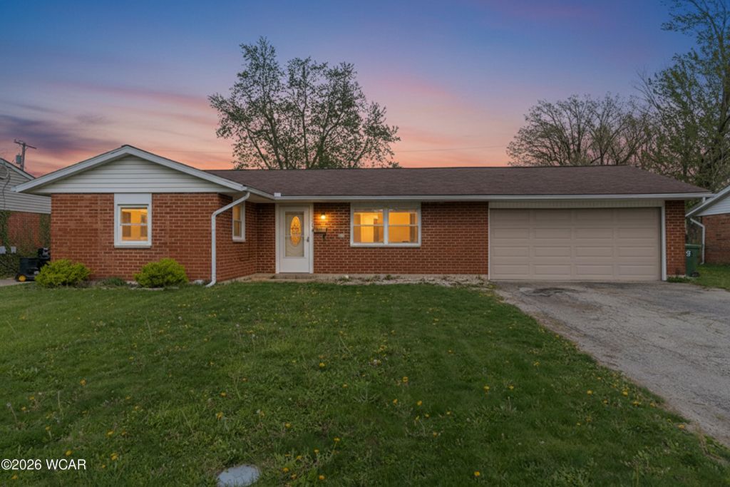 Photo of 1720 Fair Oaks Drive, Sidney, OH 45365 (MLS # 309991)