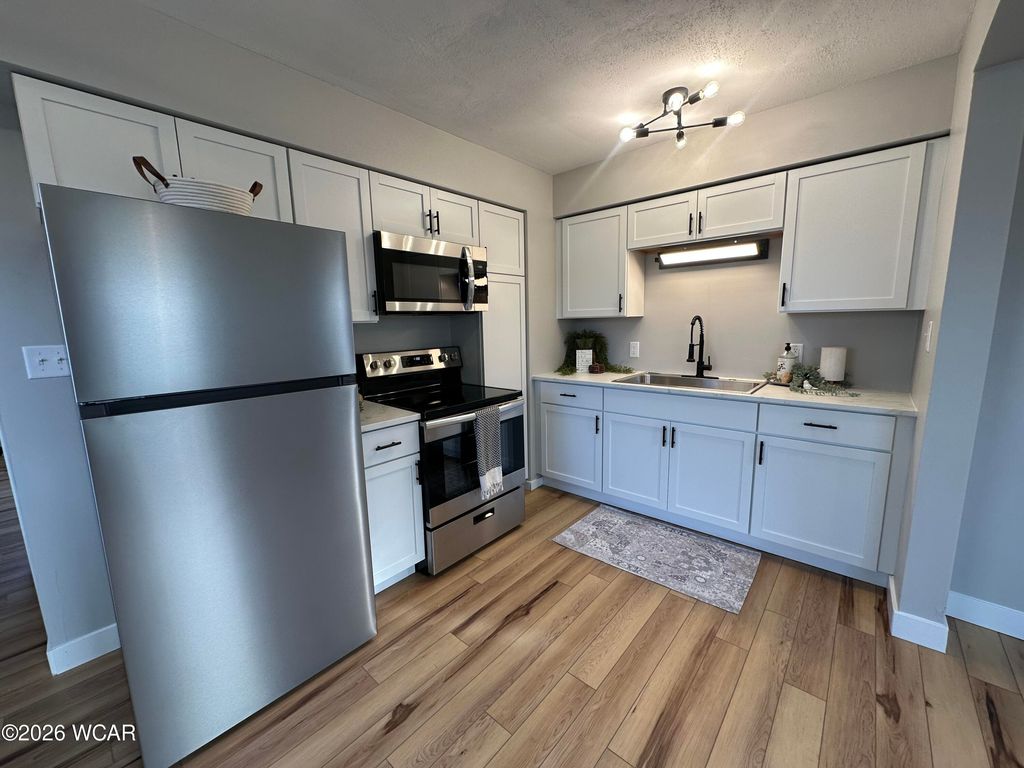 Photo of 128 E Lane Avenue, Lima, OH 45801 (MLS # 309163)