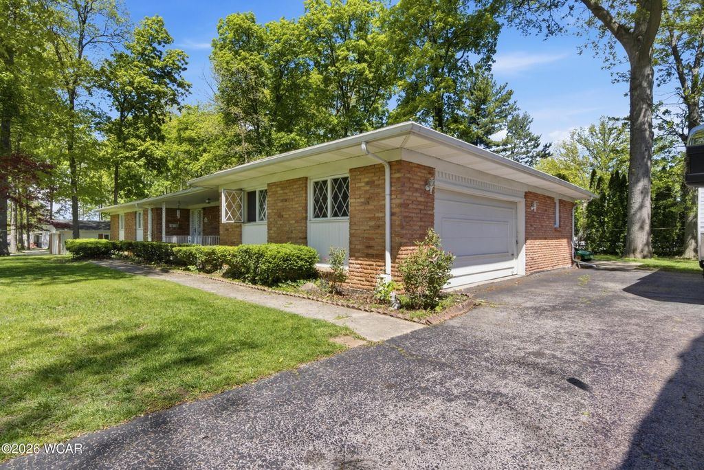 Photo of 2800 Lakewood Avenue, Lima, OH 45805 (MLS # 310303)