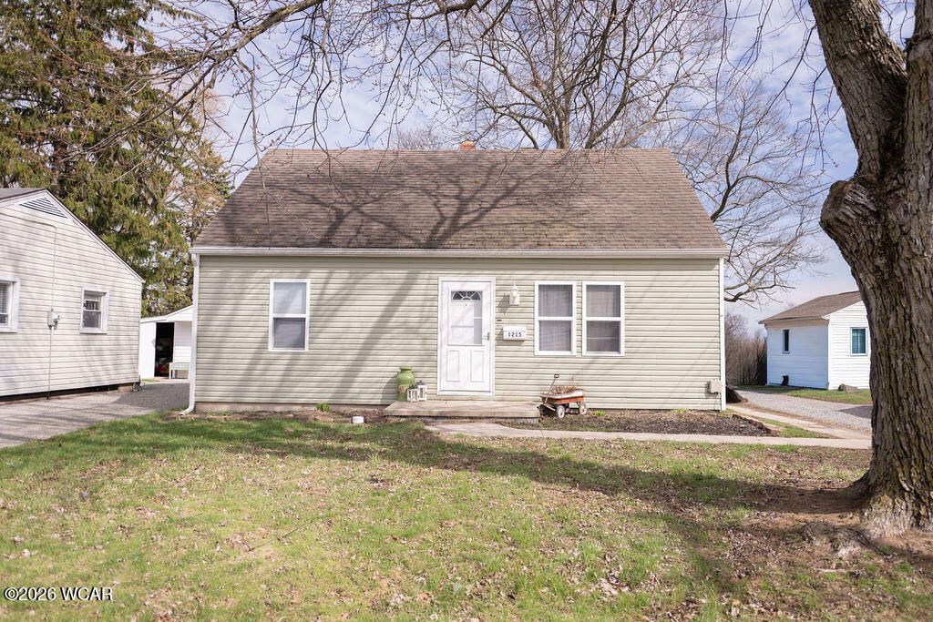 Photo of 1215 S Blanchard Street, Findlay, OH 45840 (MLS # 309778)