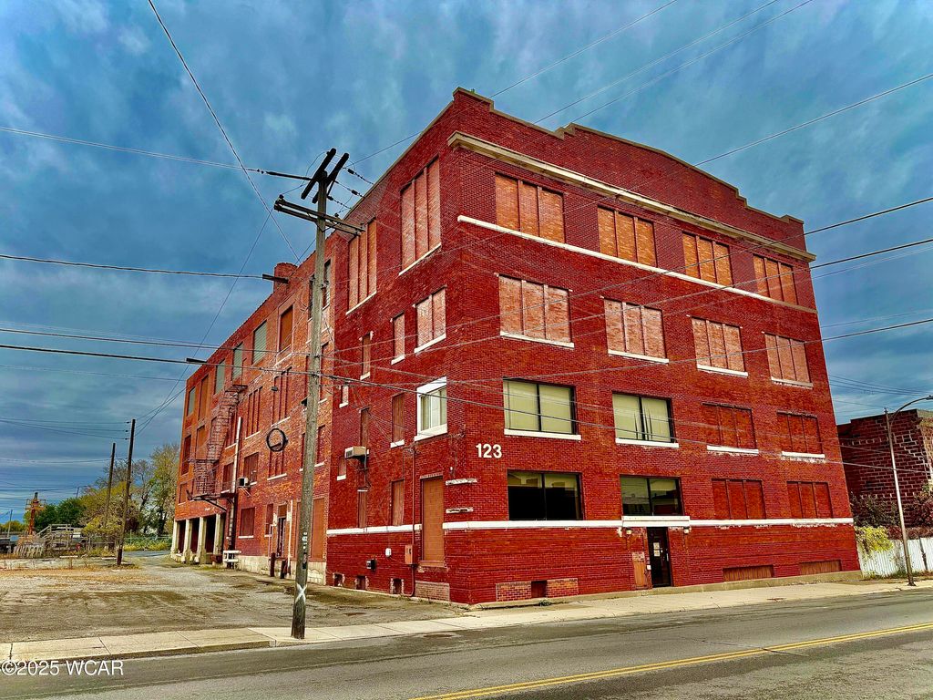 Photo of 123 E Wayne Street, Lima, OH 45801 (MLS # 308231)