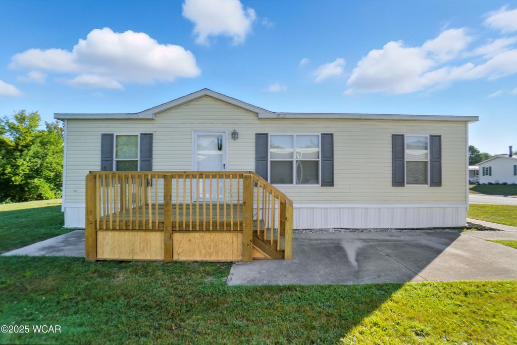 Photo of 303 Pinewood Circle, Lima, OH 45804 (MLS # 308110)