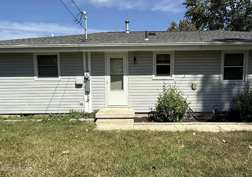 Photo of 1420 Southwood Drive, Lima, OH 45805 (MLS # 308241)