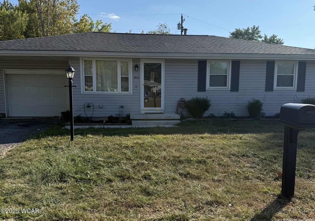 Photo of 1420 Southwood Drive, Lima, OH 45805 (MLS # 308241)