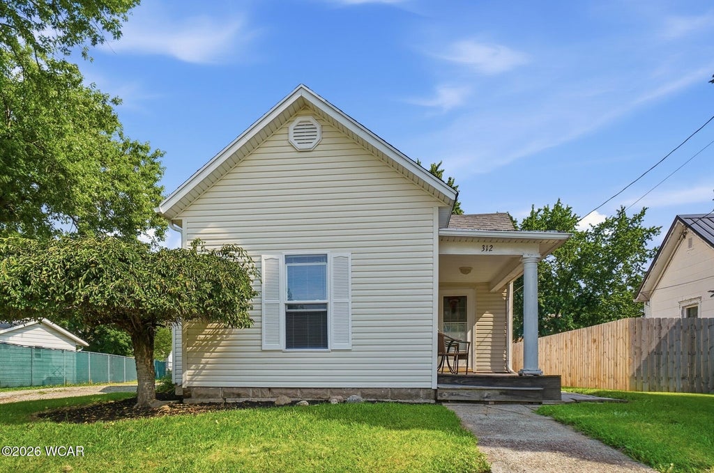 Photo of 312 Glynwood Road, Wapakoneta, OH 45895 (MLS # 311091)