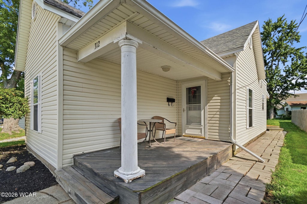 Photo of 312 Glynwood Road, Wapakoneta, OH 45895 (MLS # 311091)