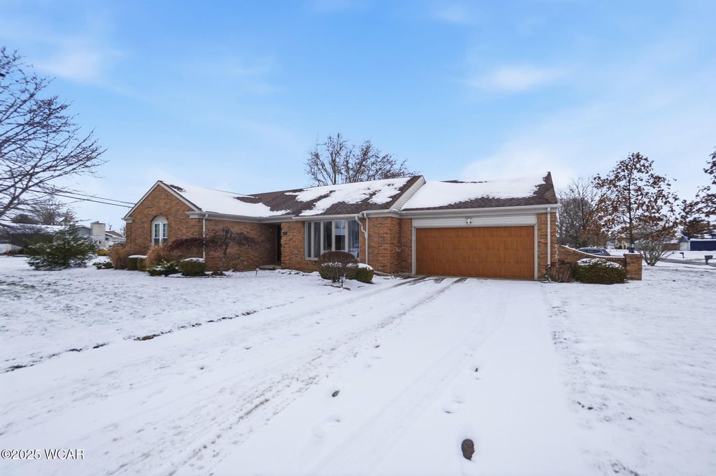 Photo of 819 Canyon Drive, Lima, OH 45804 (MLS # 309103)