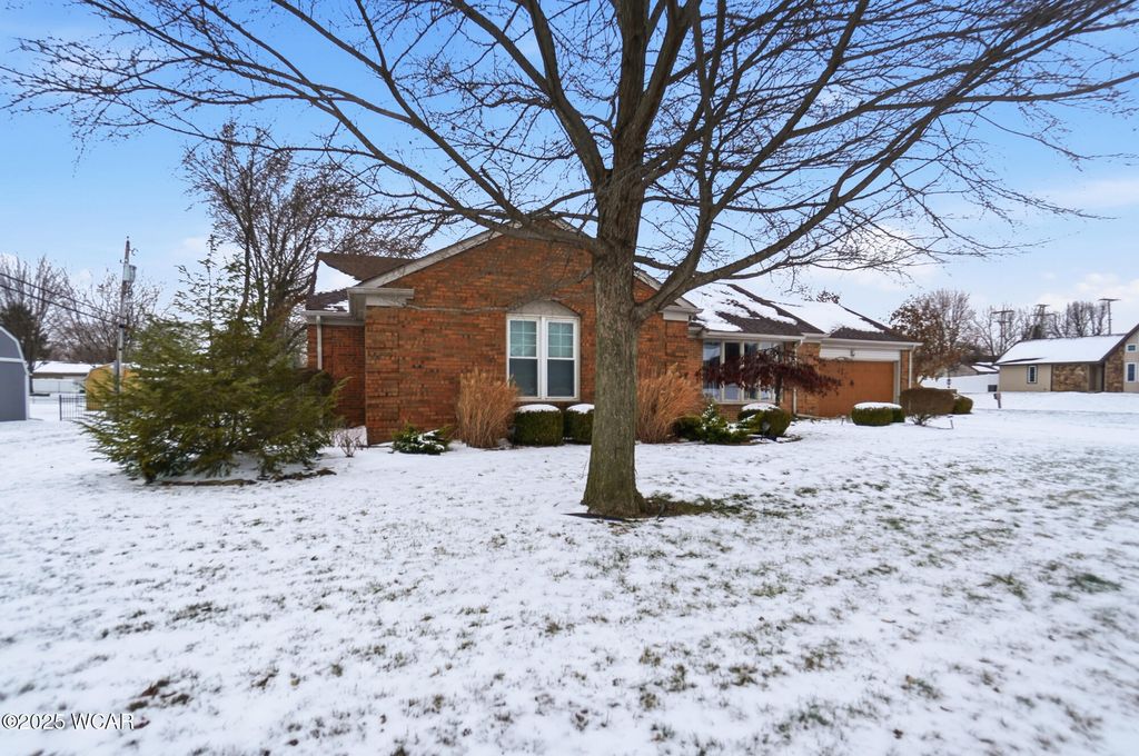 Photo of 819 Canyon Drive, Lima, OH 45804 (MLS # 309103)