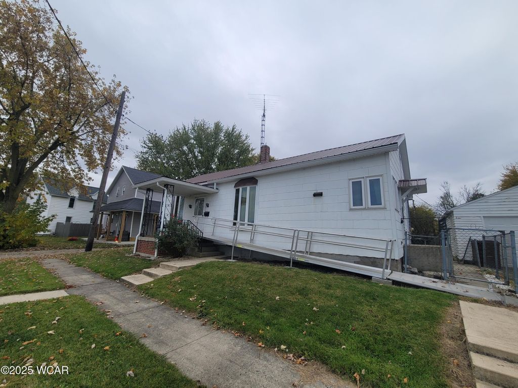 Photo of 319 W Lynn Street, Kenton, OH 43326 (MLS # 308720)