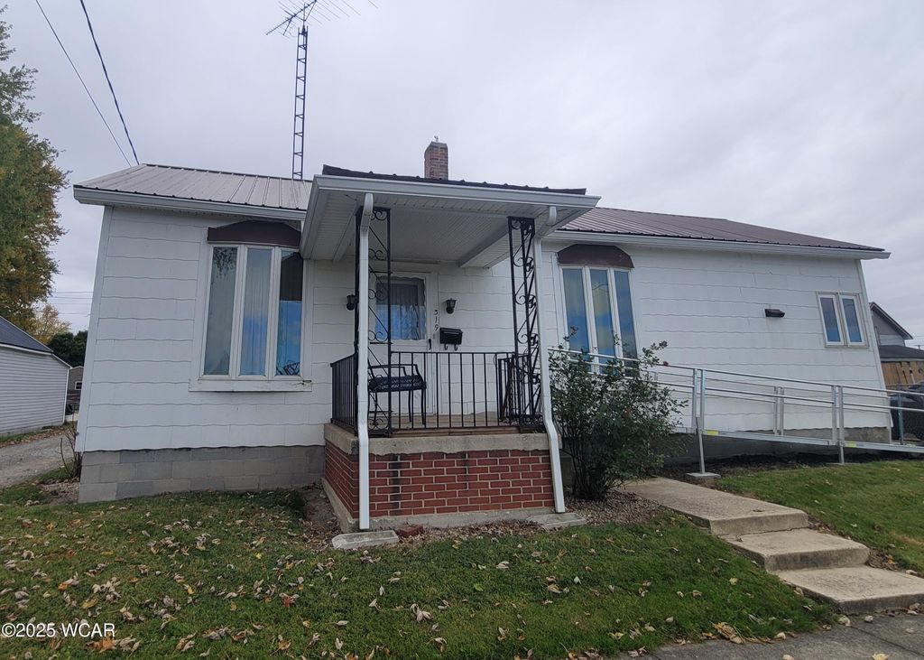 Photo of 319 W Lynn Street, Kenton, OH 43326 (MLS # 308720)