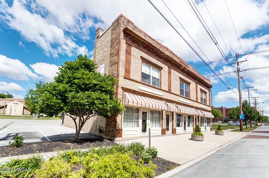 Photo of 222 S Elizabeth Street, Lima, OH 45801 (MLS # 310033)