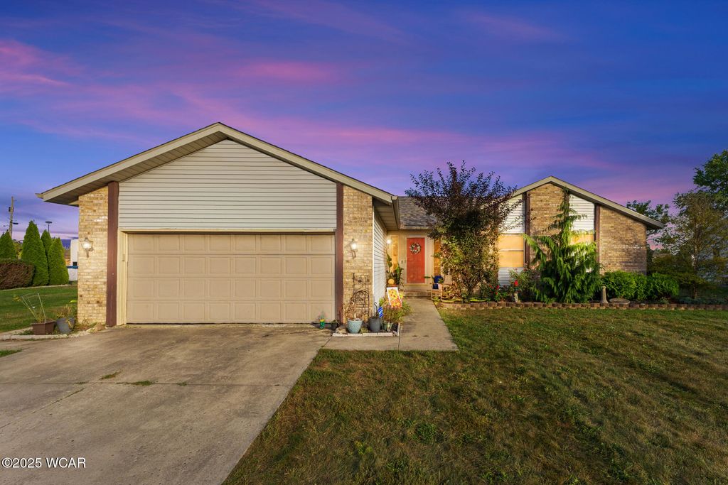 Photo of 2718 Carolyn Drive, Lima, OH 45807 (MLS # 308370)