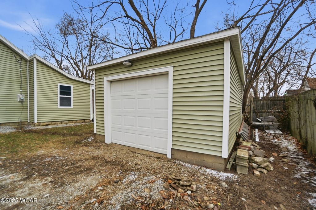 Photo of 124 N Perry Street, Lima, OH 45801 (MLS # 309050)