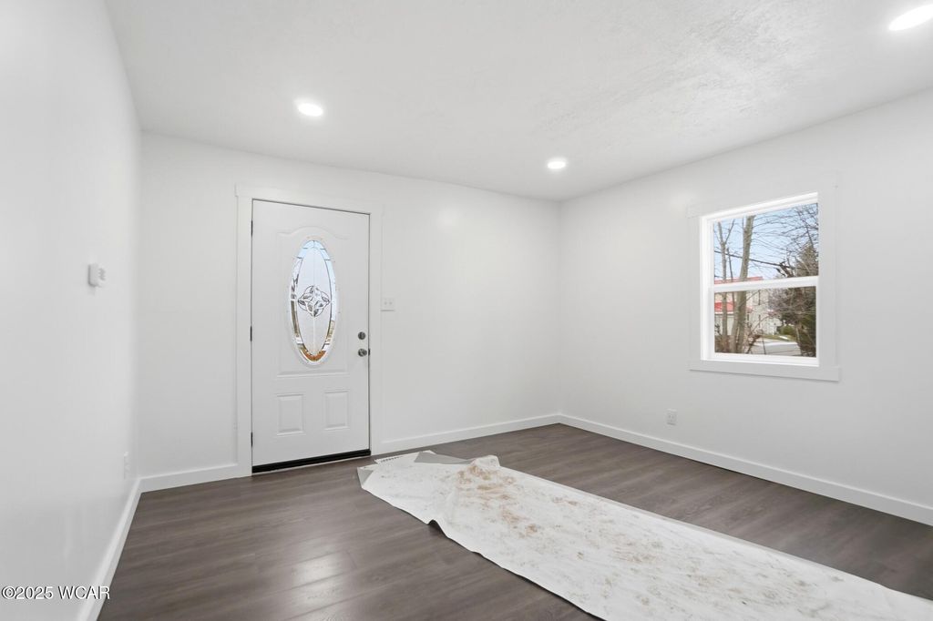 Photo of 124 N Perry Street, Lima, OH 45801 (MLS # 309050)