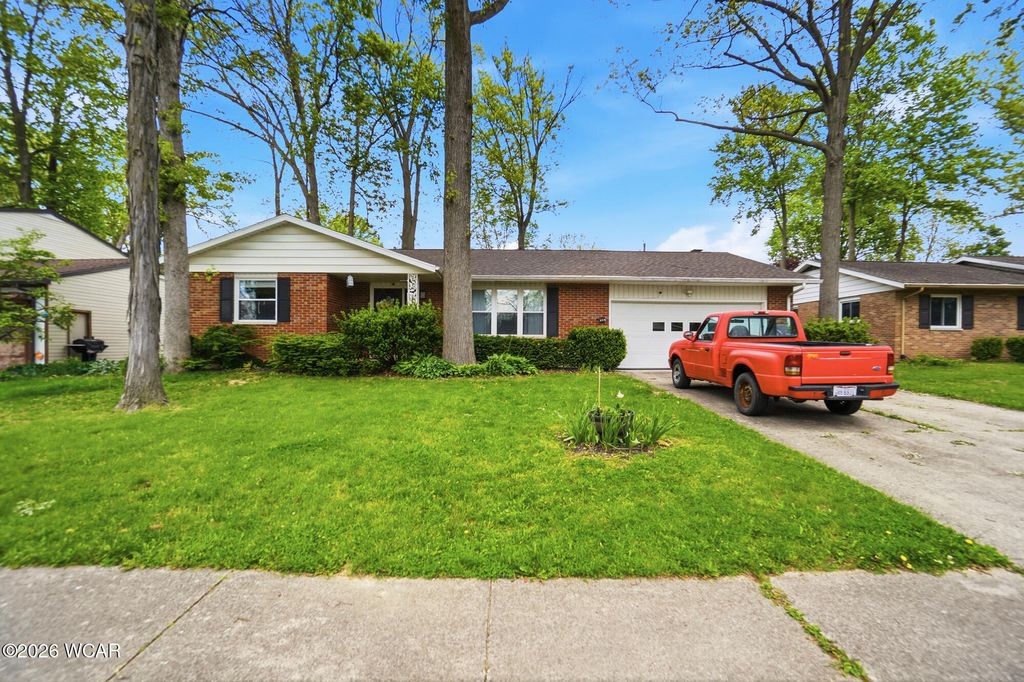 Photo of 115 Barnsbury Drive, Lima, OH 45804 (MLS # 310274)