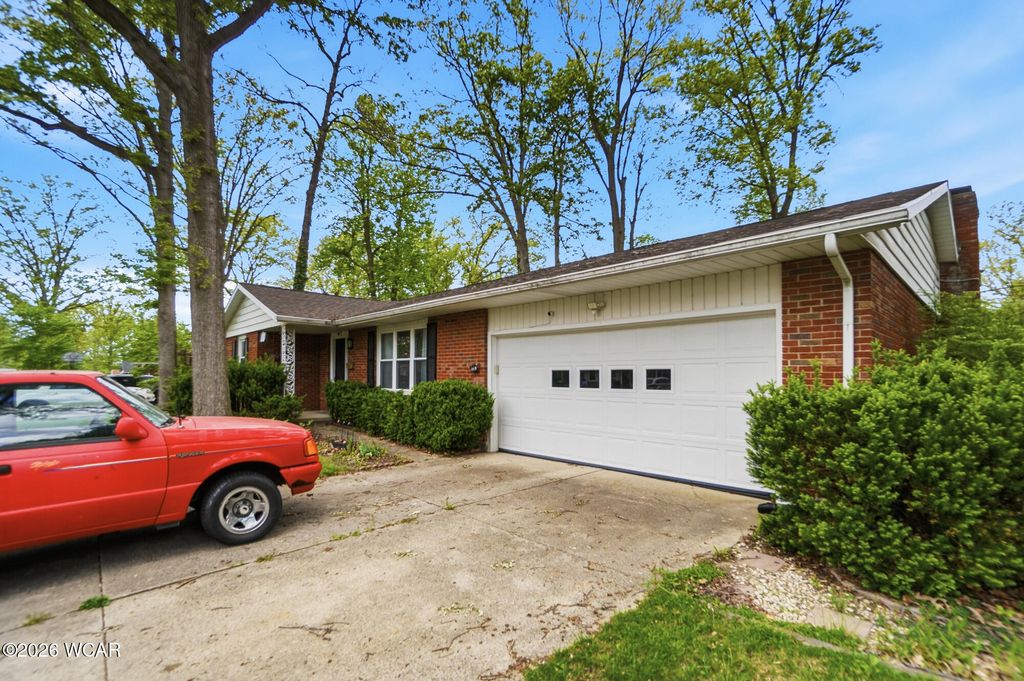 Photo of 115 Barnsbury Drive, Lima, OH 45804 (MLS # 310274)