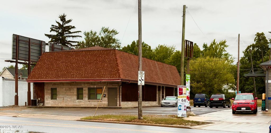 Photo of 1214 Allentown Road, Lima, OH 45805 (MLS # 308027)