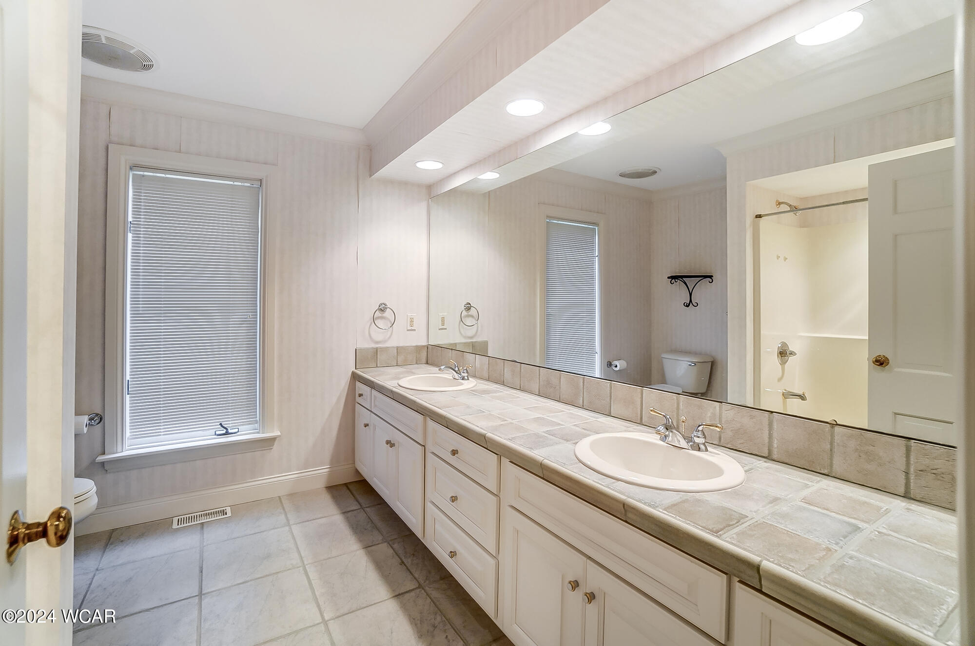 Lima, Ohio 45805, United States, 3 Bedrooms Bedrooms, ,5 BathroomsBathrooms,Residential,Pending,55983