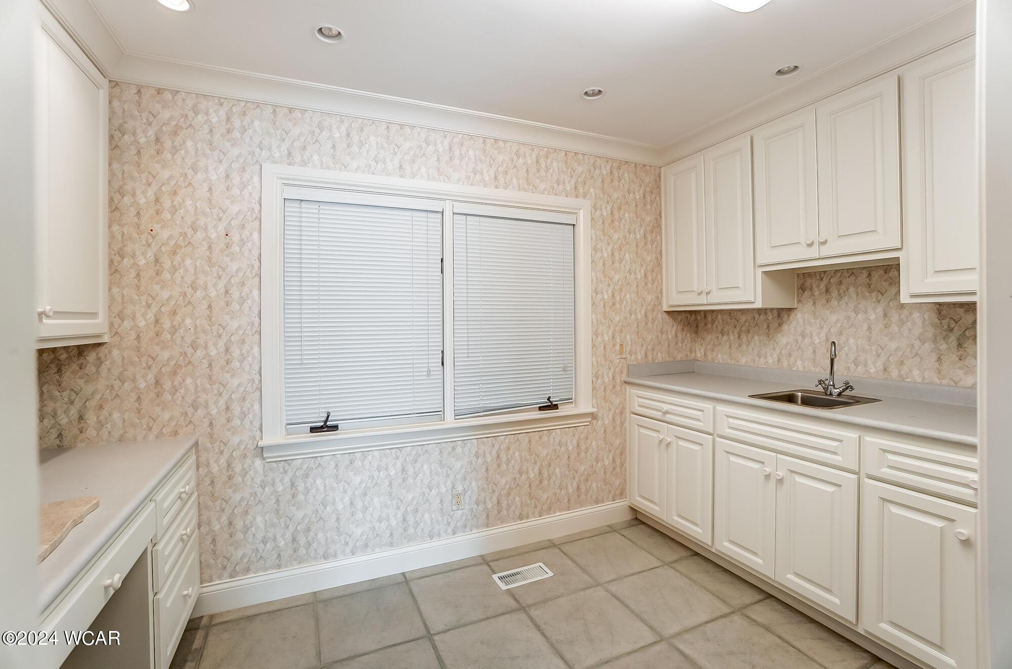 Lima, Ohio 45805, United States, 3 Bedrooms Bedrooms, ,5 BathroomsBathrooms,Residential,Pending,55983