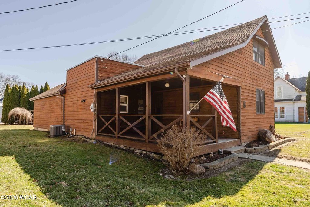 Photo of 403 S Jefferson Street, Pandora, OH 45877 (MLS # 309586)