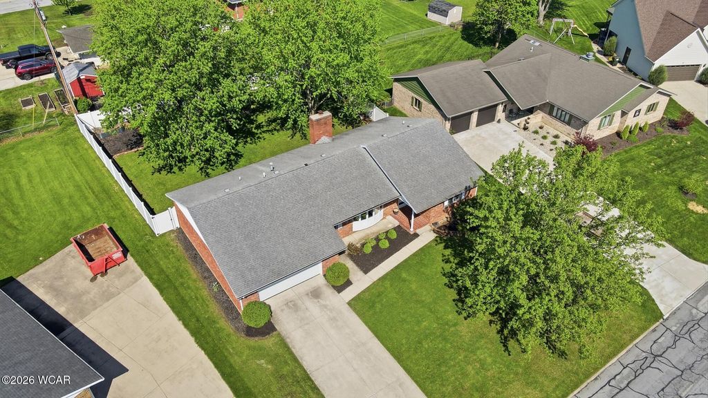 Photo of 833 Glyncrest Drive, Wapakoneta, OH 45895 (MLS # 310074)