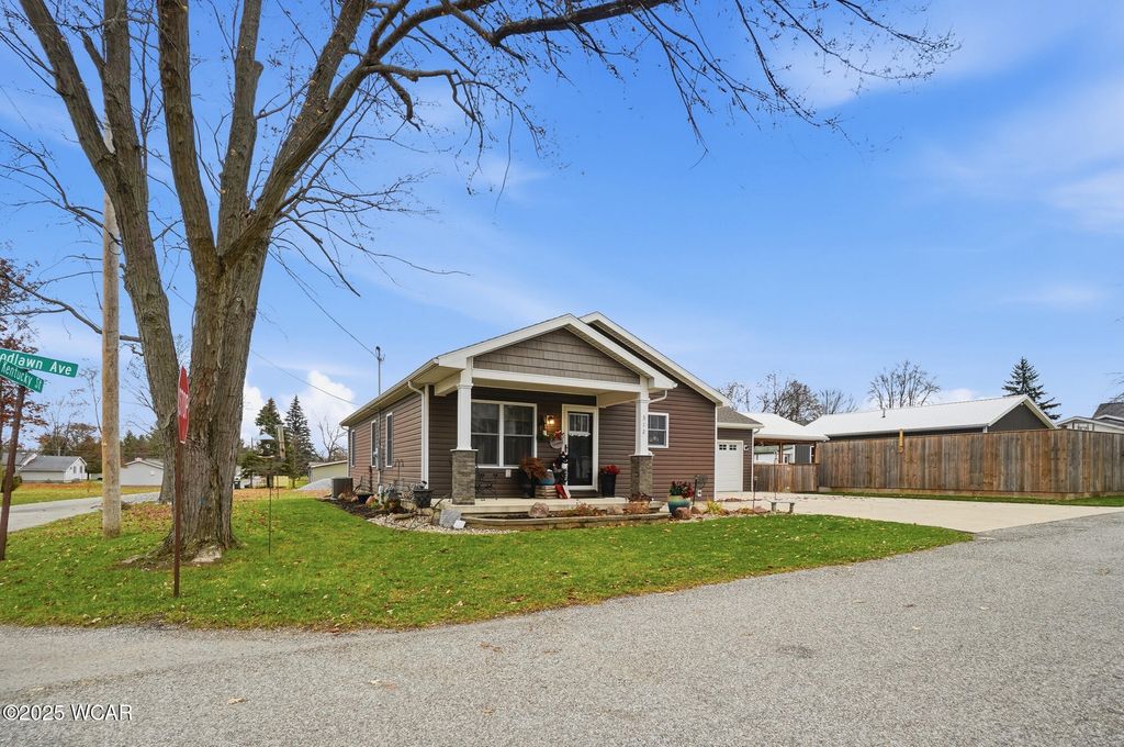 Photo of 312 Woodlawn Avenue, Lafayette, OH 45854 (MLS # 308905)