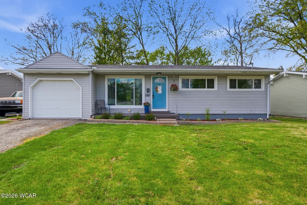 Photo of 1609 Karen Street, Lima, OH 45801 (MLS # 310015)