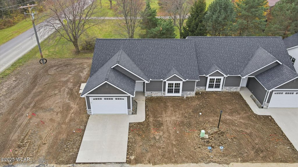 Photo of 2888 Autumn Lake Drive, Lima, OH 45801 (MLS # 308922)