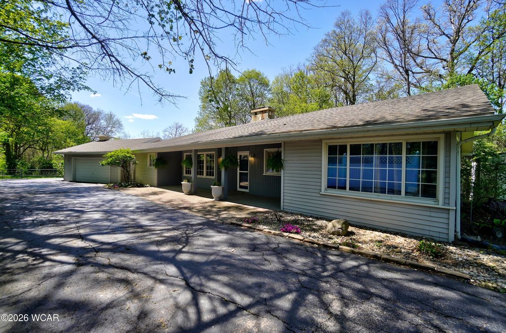 Photo of 1822 Shawnee Road, Lima, OH 45805 (MLS # 310059)