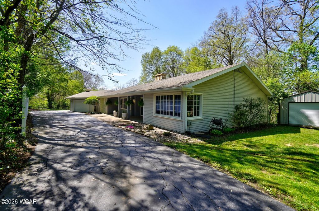 Photo of 1822 Shawnee Road, Lima, OH 45805 (MLS # 310059)