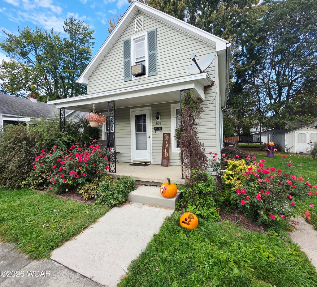 Photo of 208 W Montford Avenue, Ada, OH 45810 (MLS # 311931)