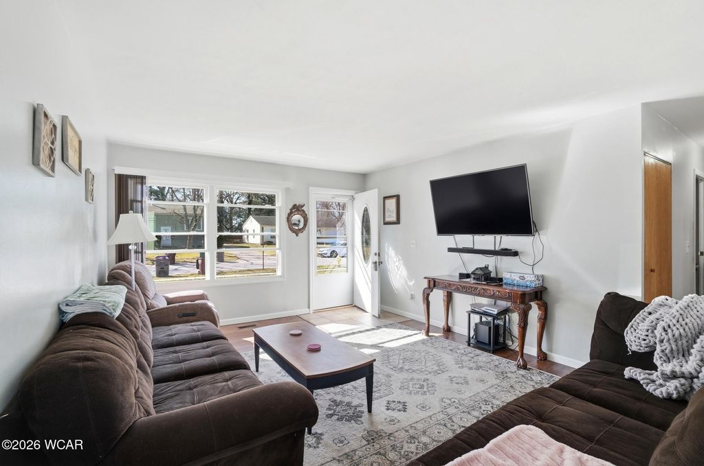 Photo of 660 W Lane Avenue, Lima, OH 45801 (MLS # 309641)