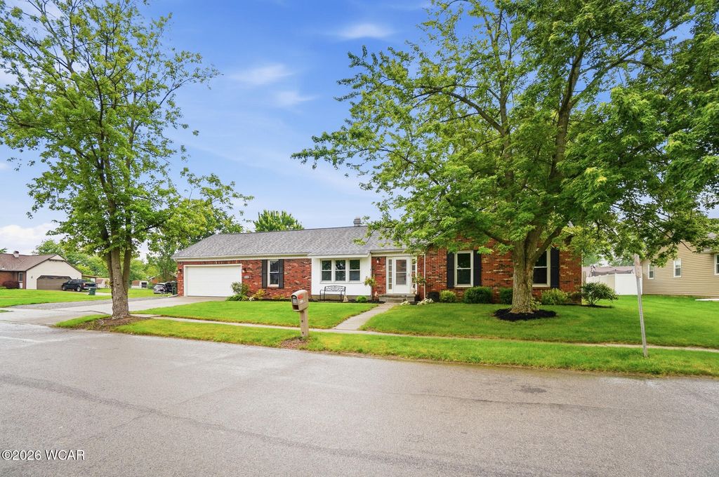 Photo of 2142 Kimberly Drive, Lima, OH 45805 (MLS # 310399)