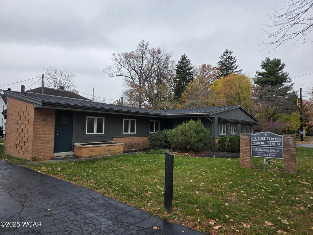 Photo of 1331 W Market Street, Lima, OH 45805 (MLS # 308864)