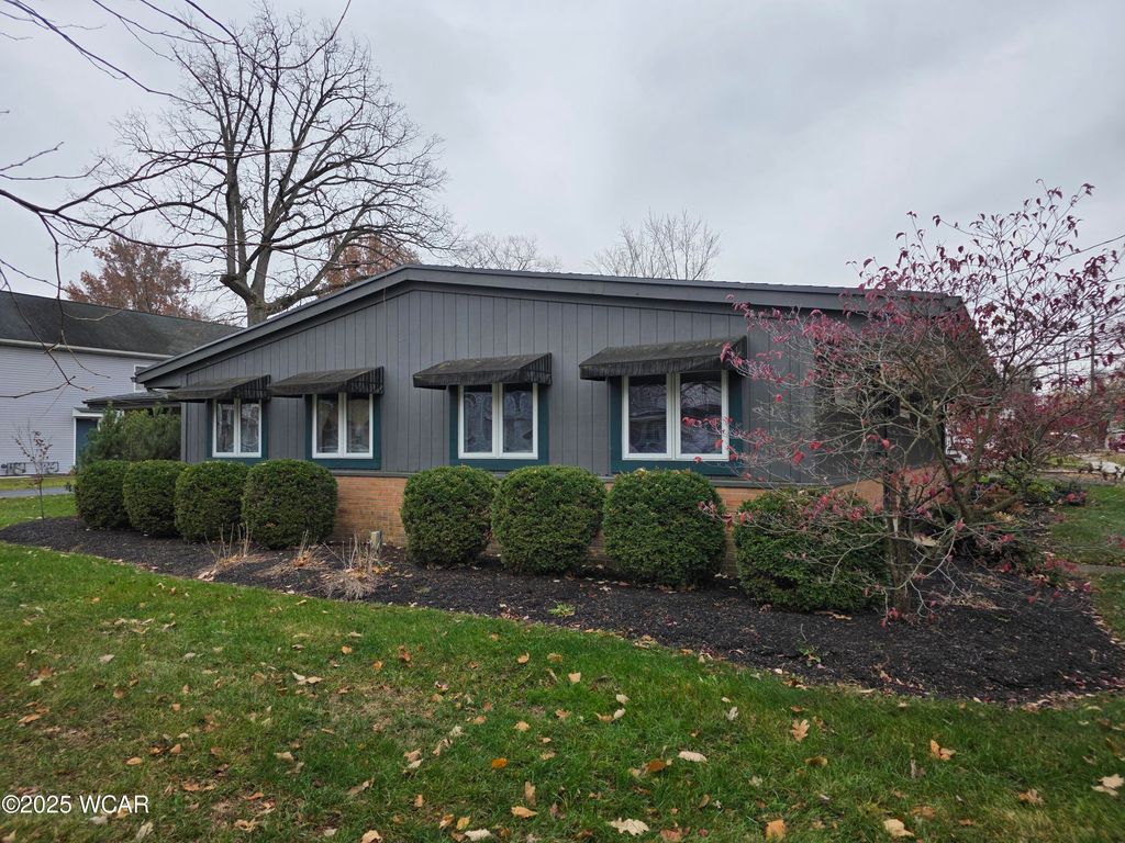 Photo of 1331 W Market Street, Lima, OH 45805 (MLS # 308864)