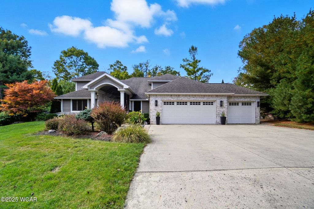 Photo of 550 Tonkawa Trail, Lima, OH 45805 (MLS # 308515)