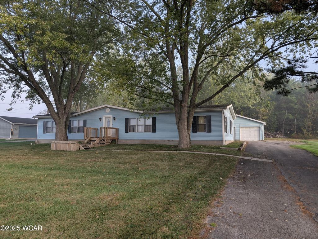 Photo of 1679 E Bluelick Road E, Lima, OH 45801 (MLS # 308577)