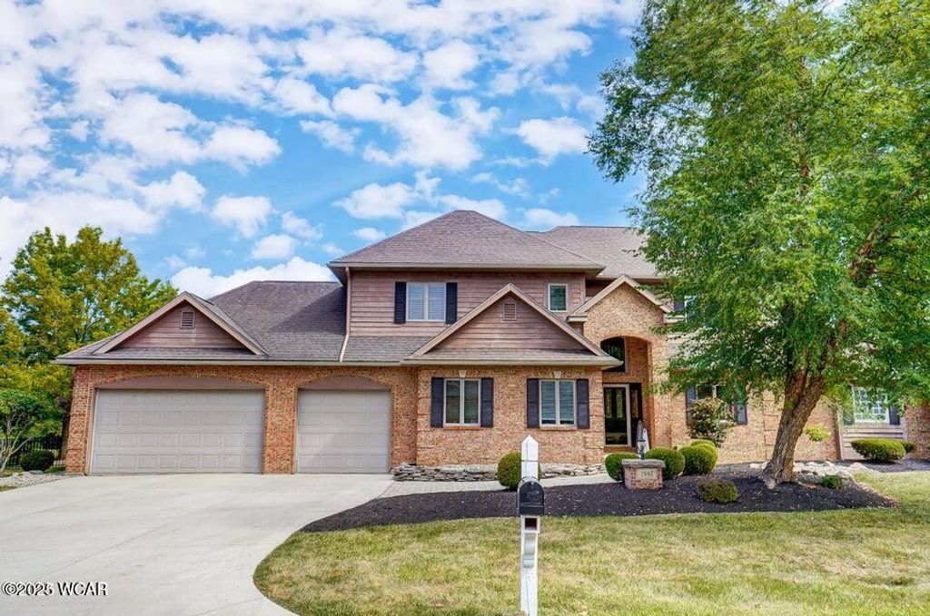 Photo of 2992 Autumn Leaves Court, Lima, OH 45805 (MLS # 308793)