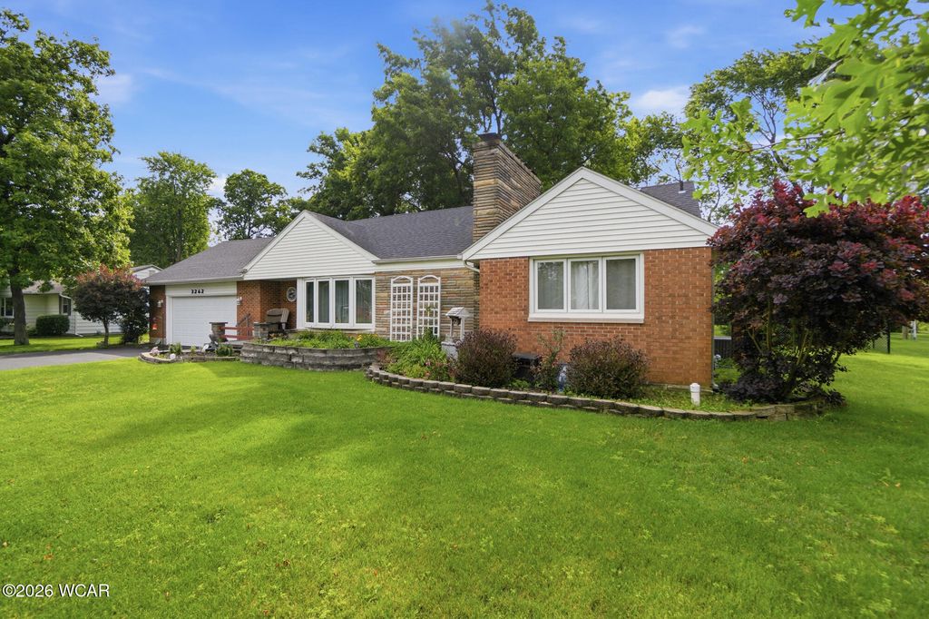 Photo of 3262 Bonnieview Drive, Lima, OH 45801 (MLS # 310635)